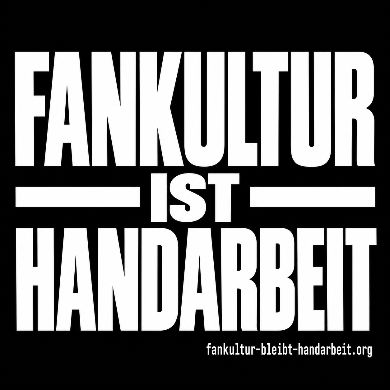 Schwarzer Sticker mit weißer Schrift: „Fankultur ist Handarbeit“. Darunter steht fankultur-bleibt-handarbeit.org.